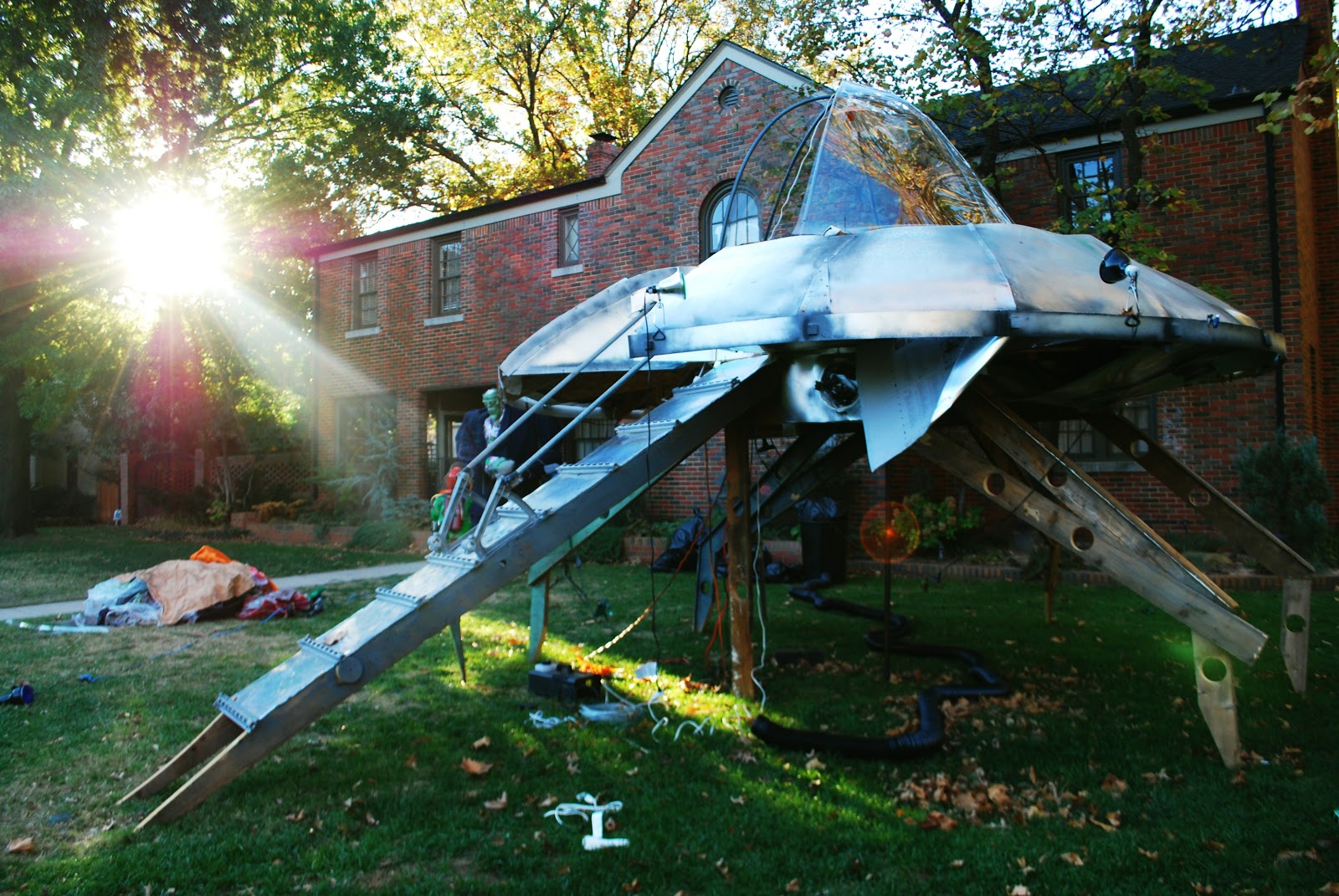 This dad gets the prize for coolest Halloween decorations ever: Homemade Alien Spaceship