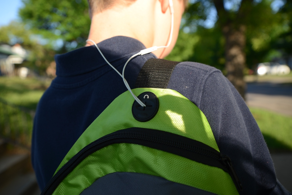 Backpack earphone portal