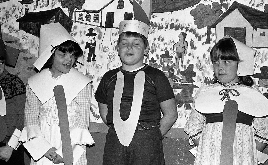 Thanksgiving 1976 Kids Dressed up like Pilgrims